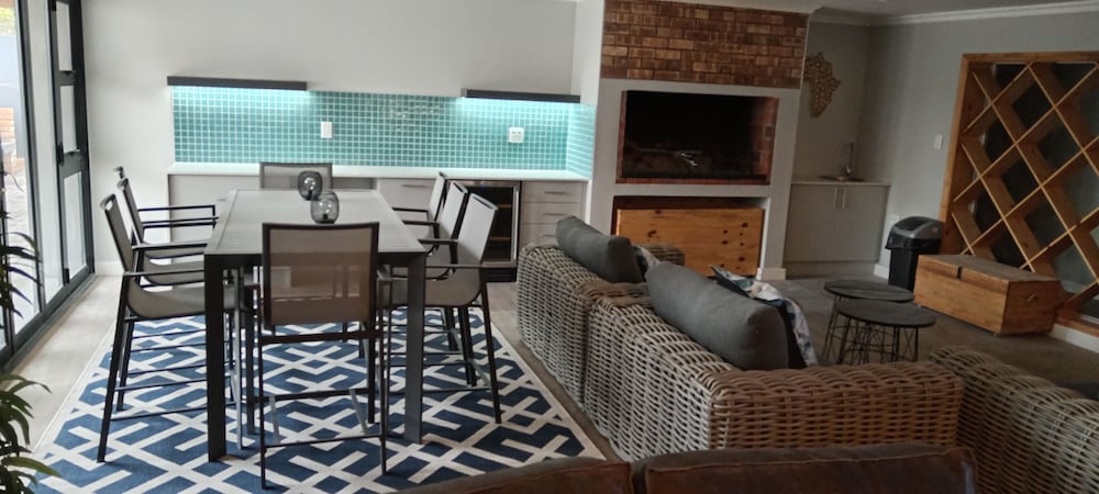 Bessie on Vondeling - Relax in Style at Bessie, Langebaan's Coziest Holiday Home