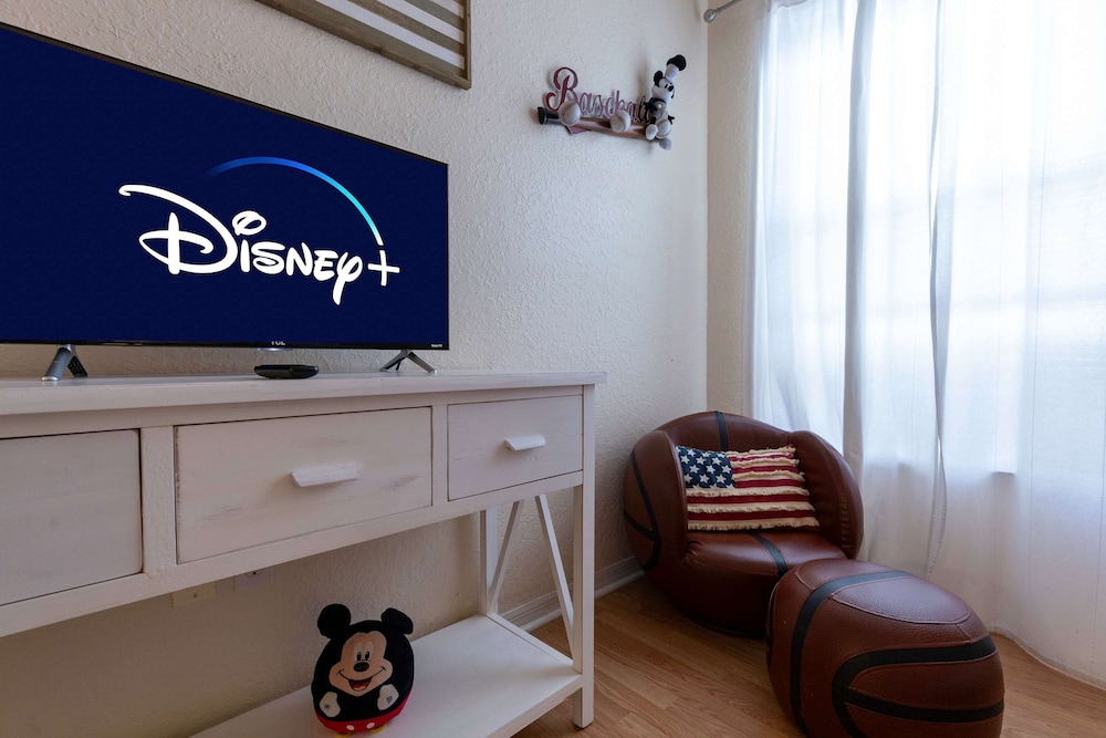Dreamy Apartment Just 15 Minutes From Disney