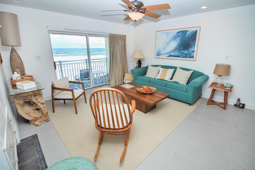 Colony Beach Club 223
