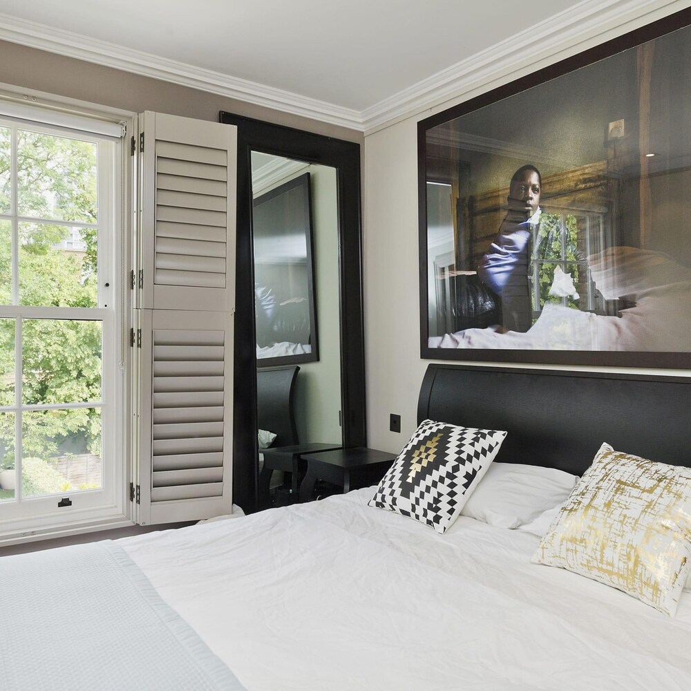 Astounding 7bed Notting Hill Family Home w Private Garden Games Room Parking