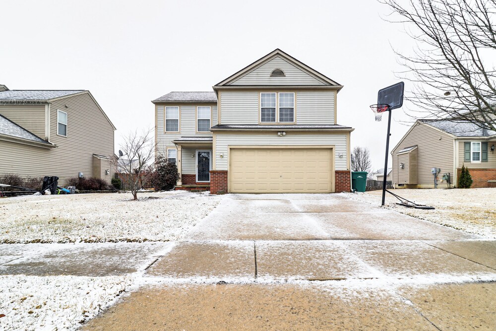 5 Mi to Emu: Home w/ Seasonal Pool Access