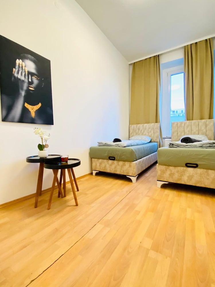 Rooms in Cozy 4BR Shared Apt Central