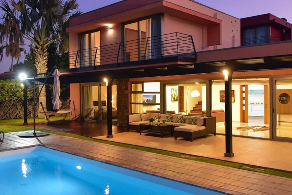 Villa With Private Pool in the Golf Resort