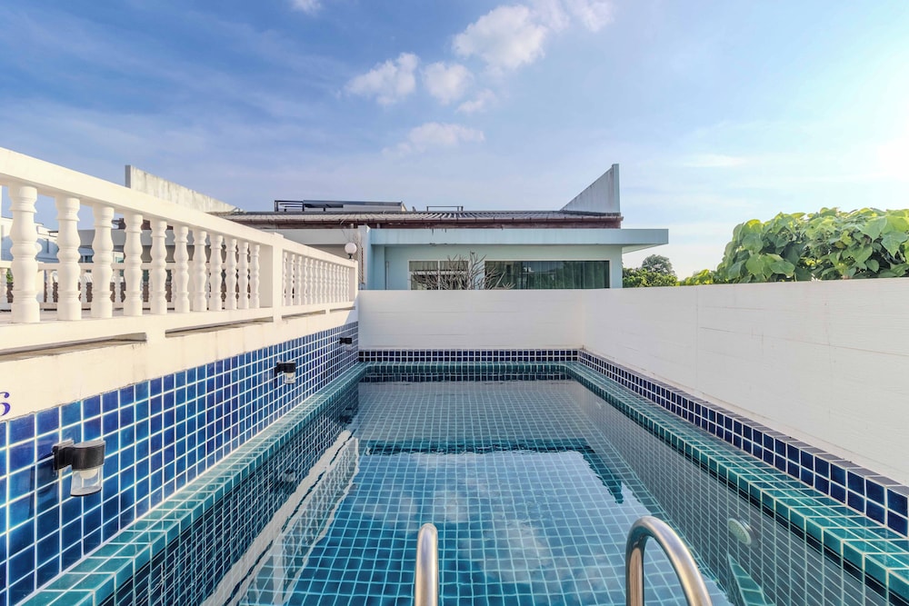 Prime Location Pool View BBQ V274