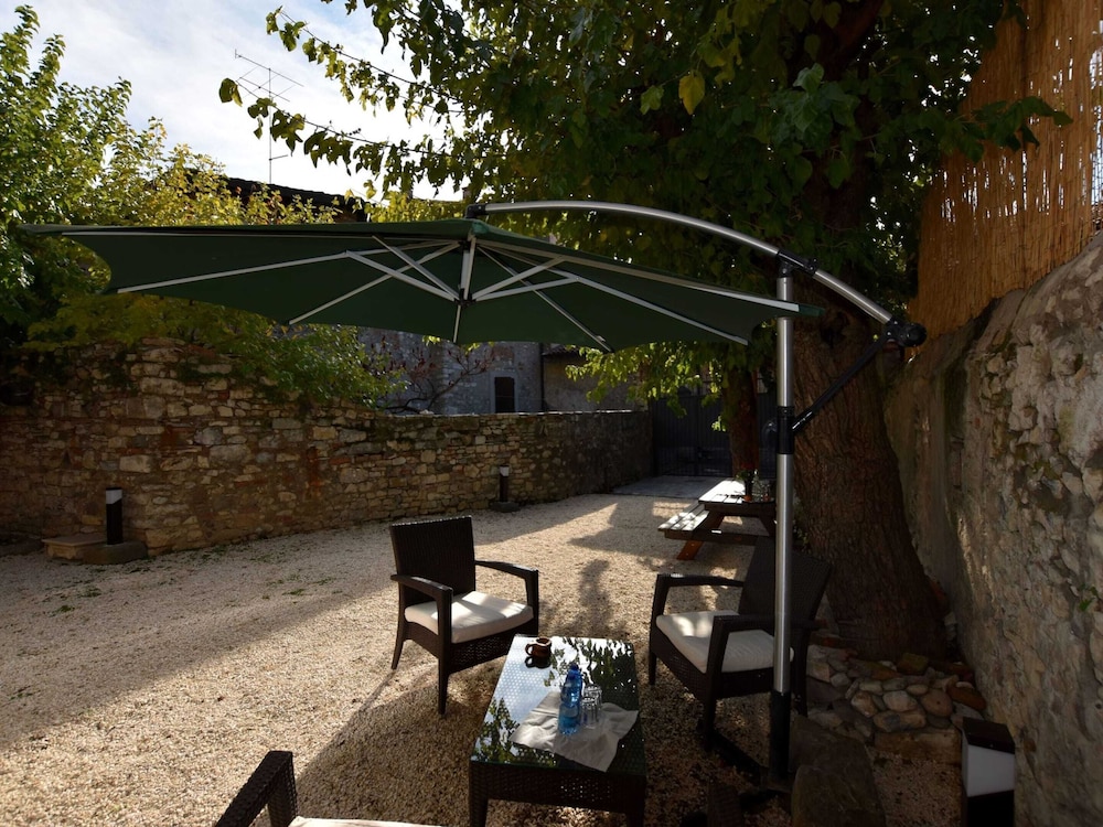 Ancient, Renovated Farmstead With Private, Equipped Garden photo 5
