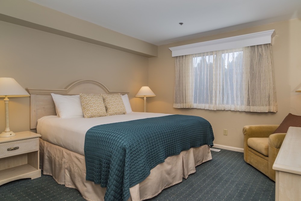 Water's Edge Resort & Spa