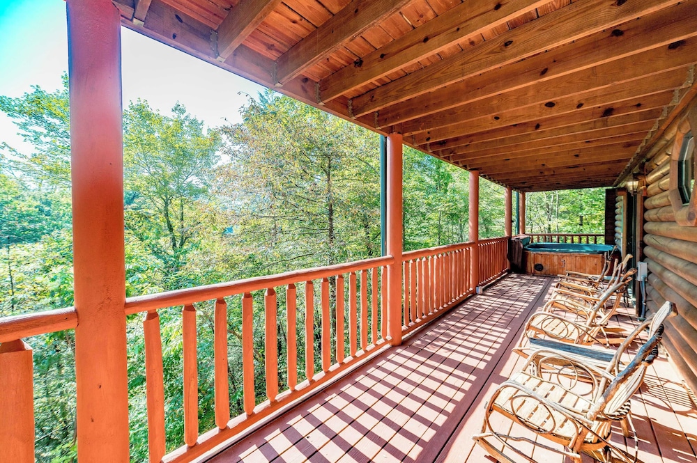 The Big Easy by Avantstay Hot Tub, Game Room, Spacious Deck Premier Location