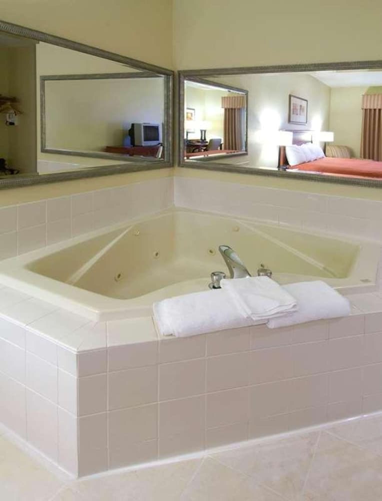 Decatur Vacations - Country Inn  Suites by Radisson, Decatur, IL - Property Image 13