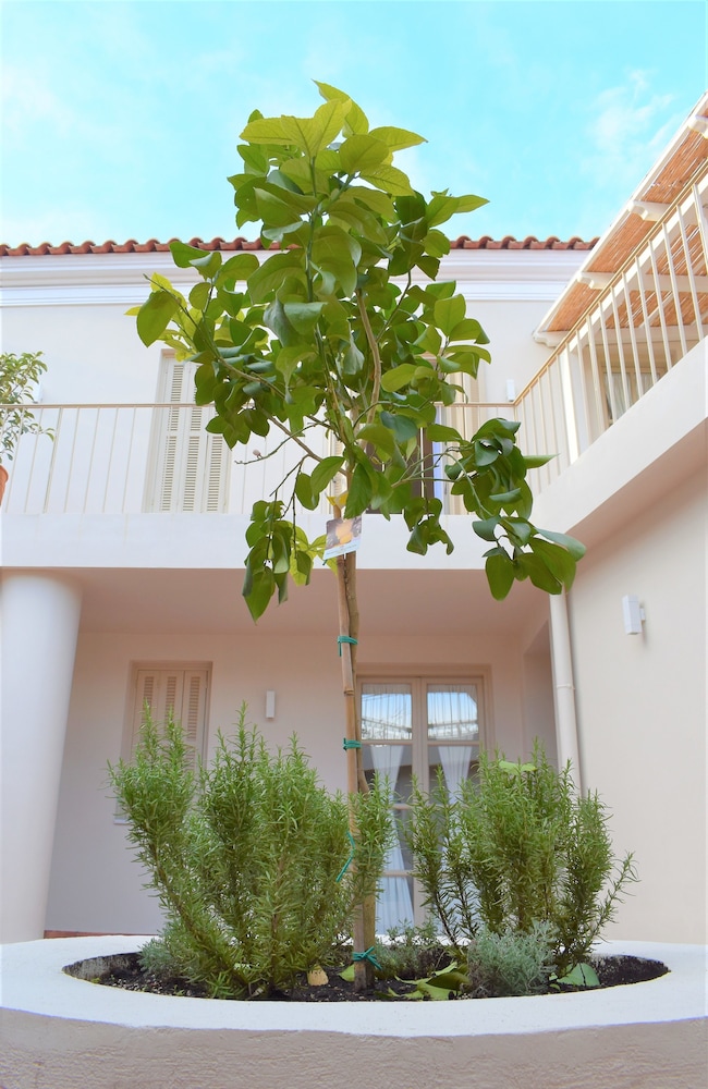 Acropolis Suites