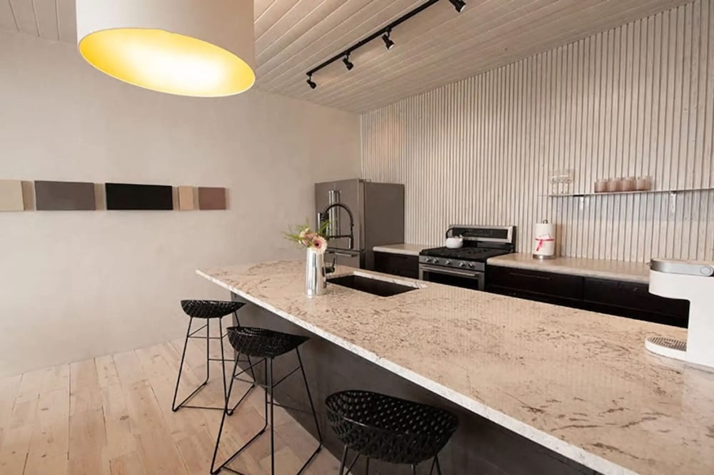 Palace Modern Residences at the Railyard