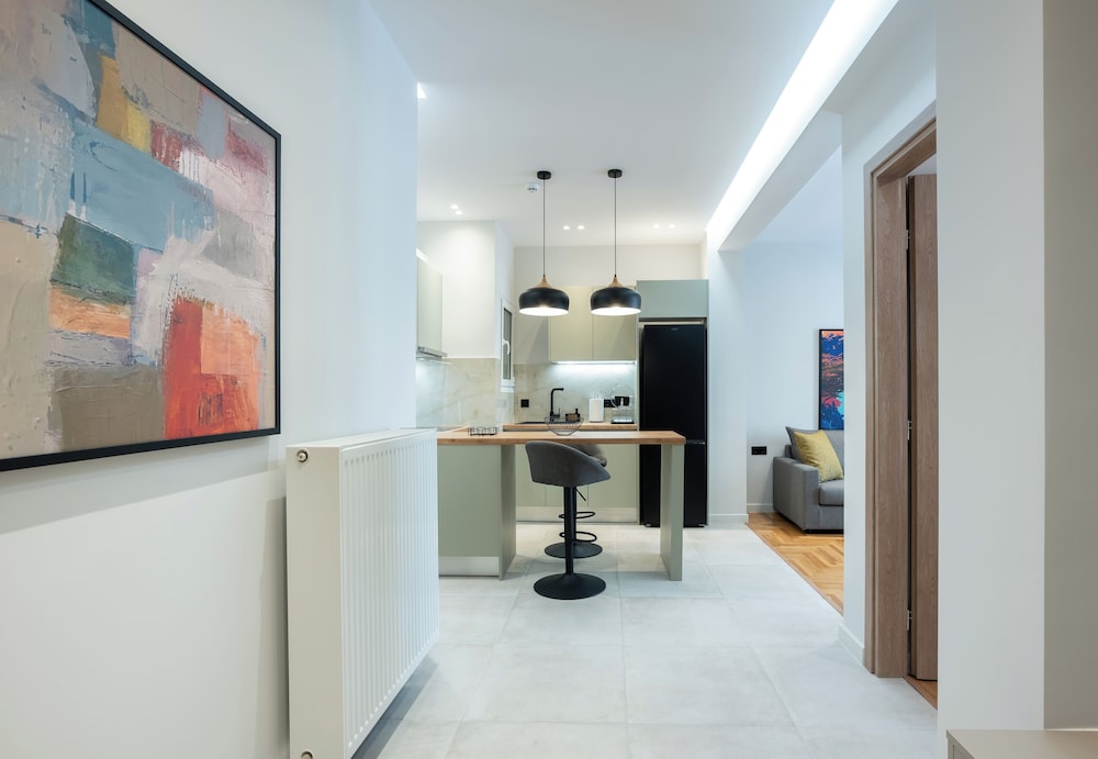 Stylish 2BR flat near hospital & metro