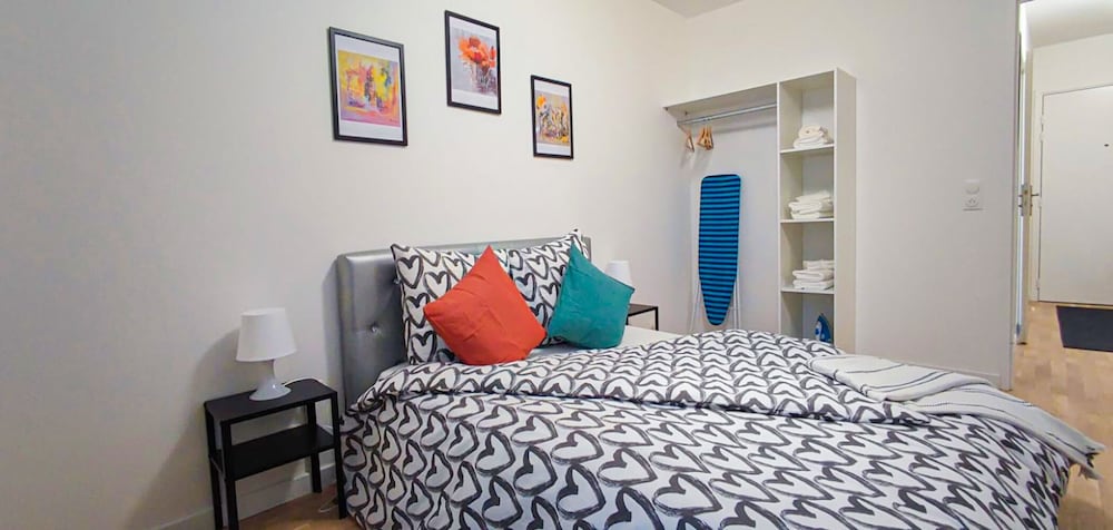 Apartment Near University and Airport Paris-orly by Servallgroup view 3