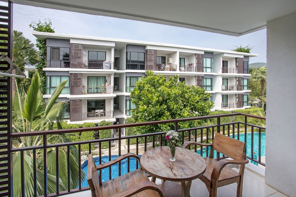 The Title Rawai Pool View Apartment F303