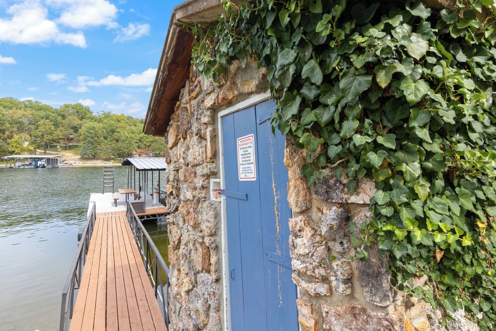 Lakefront Oasis With Skylights & Covered Boat Slip For Extra Adventure