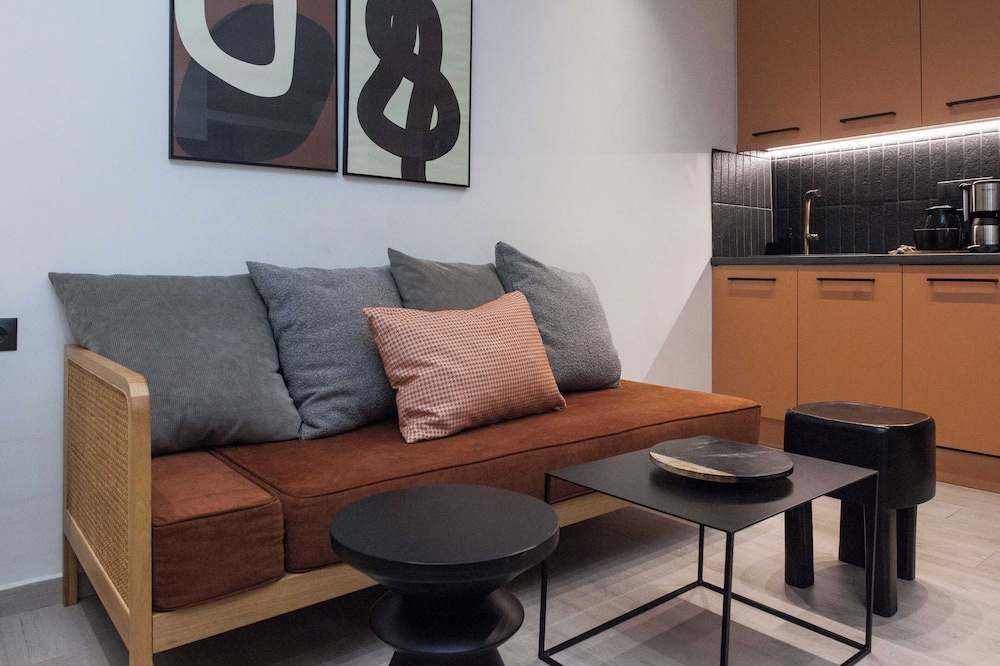 Lovely Brand New Studio byVictoria Metro