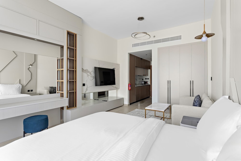 Charming Studio in Arjan With Pool and gym