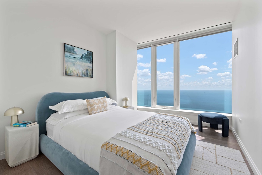 60 Fl Lake View Apt An Urban Oasis in the Sky
