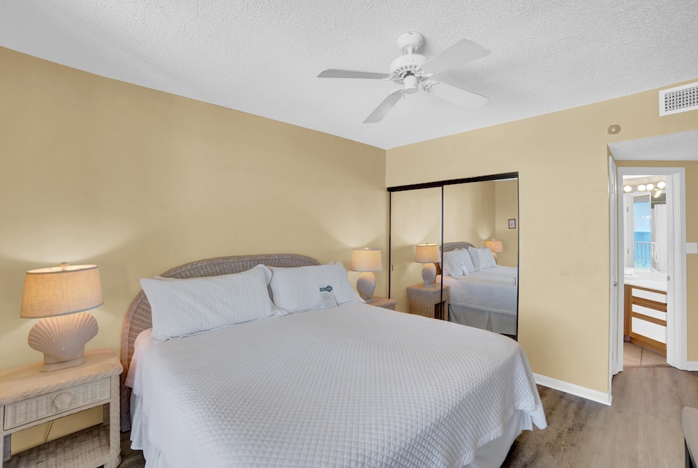 Pelican Pointe 805