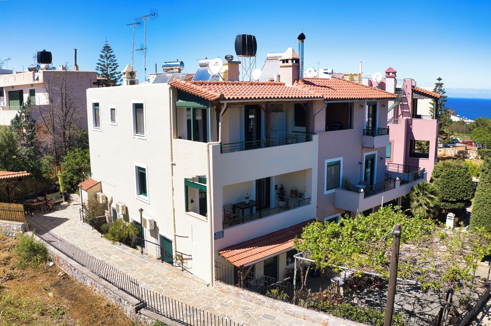 Marilizas Spacious Maisonette