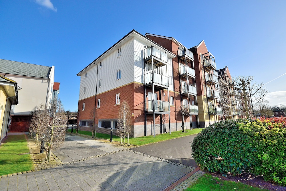 Racecourse Serviced Apartments