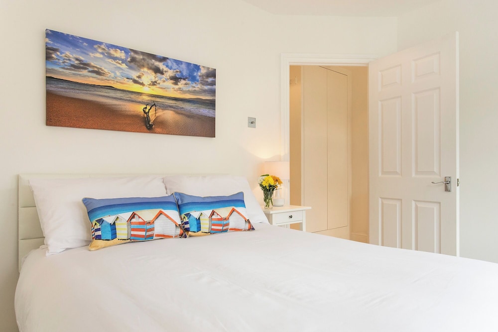 JOIVY 2-bed flat in West London
