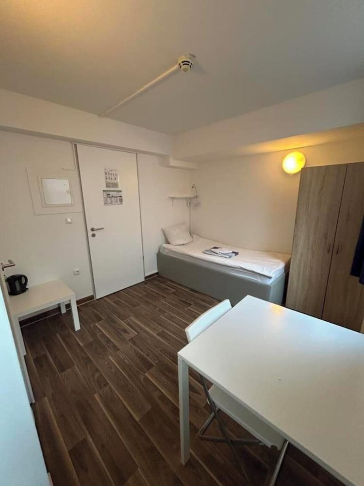 2-Rent Group Hostel Apartments SEN14