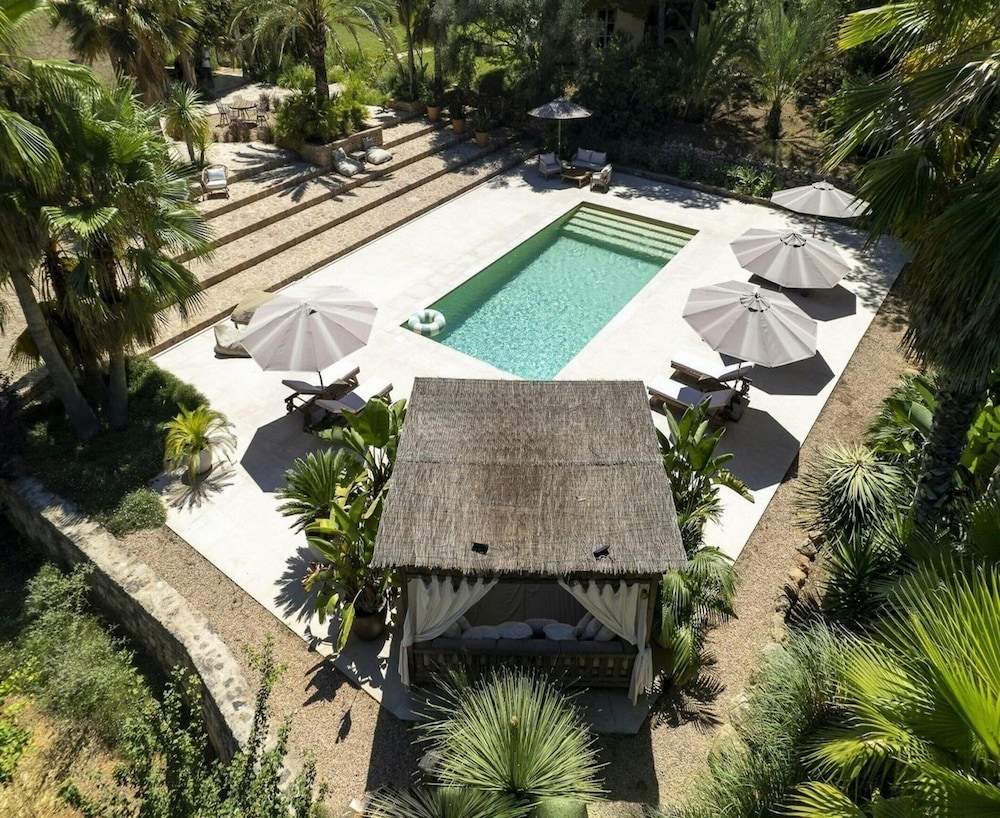 Holiday Home With Wooden-beamed Patio