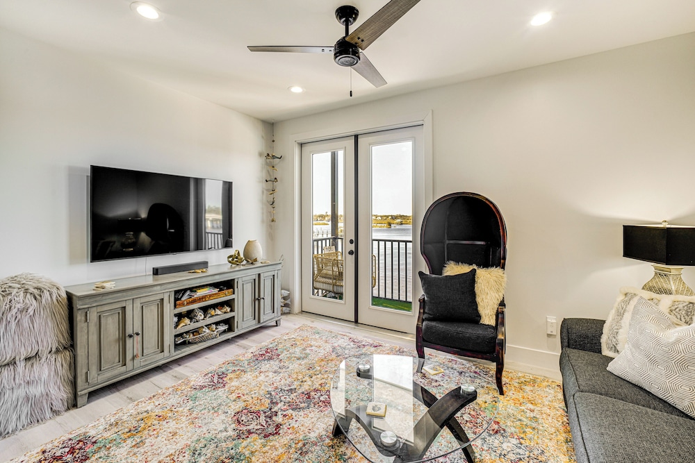 3 Mi to Gulfport Beaches: Waterfront 'casa Pesce'