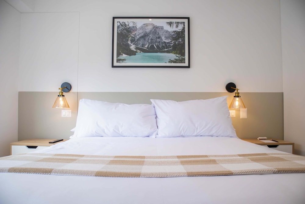 Majestic 2BR With Modern Pool in Miraflores