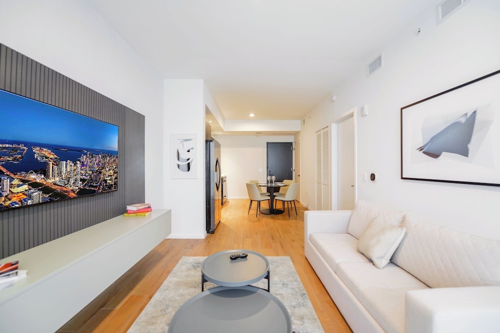 Apartment Offering Direct Bay Views