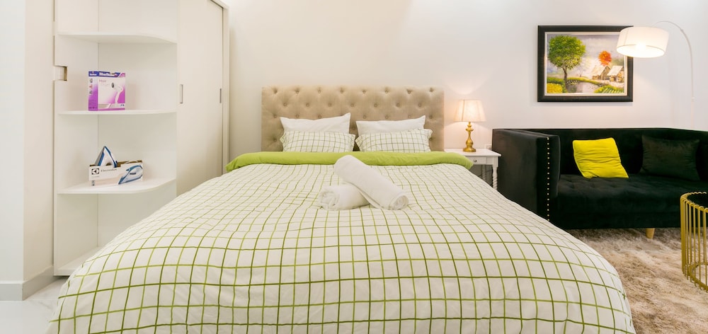 Jennifer House - Millenium Apartment