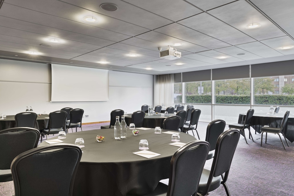 West Drayton Vacations - Radisson RED Hotel London Heathrow - Property Image 2
