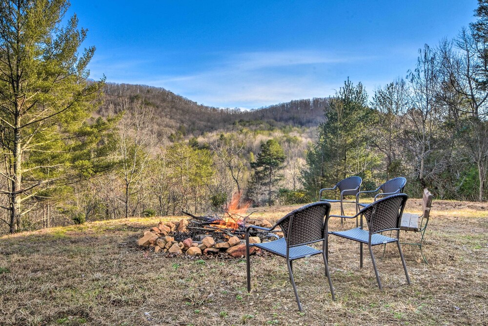 Twin Pines Hill House - Fire Pit & Mountain View