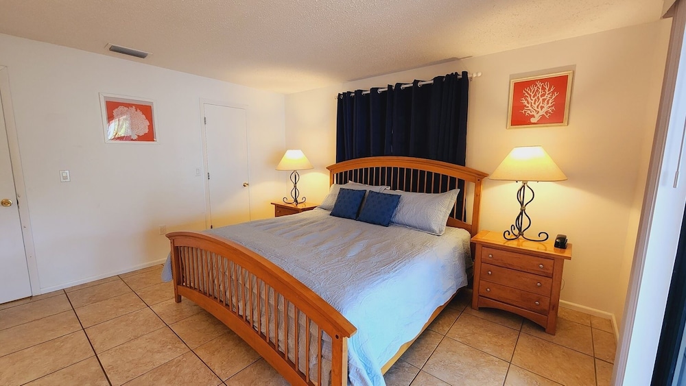 Vacationer's Duplex 2 Bedroom Apts by RedAwning