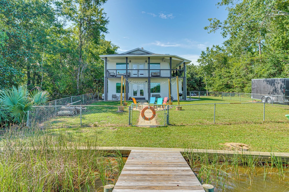 Bayfront Milton Retreat With Dock & Game Room