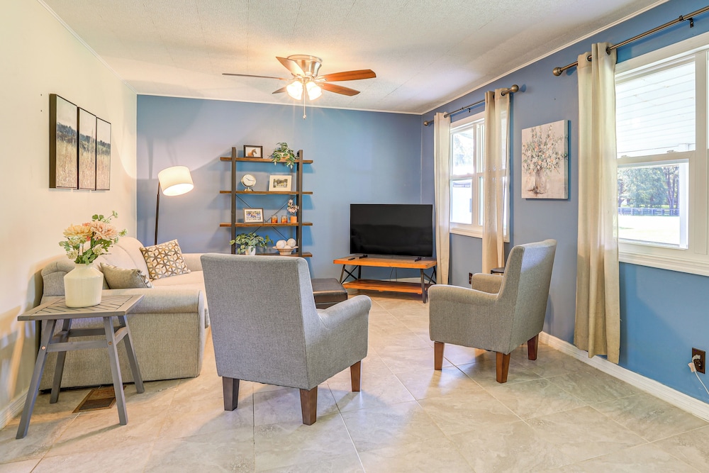 16 Mi to Wec: Horse-friendly Home on 5 Acres!