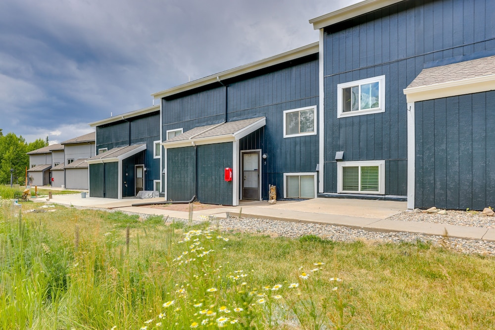 Family-friendly Fraser Condo w/ Heated Pool Access