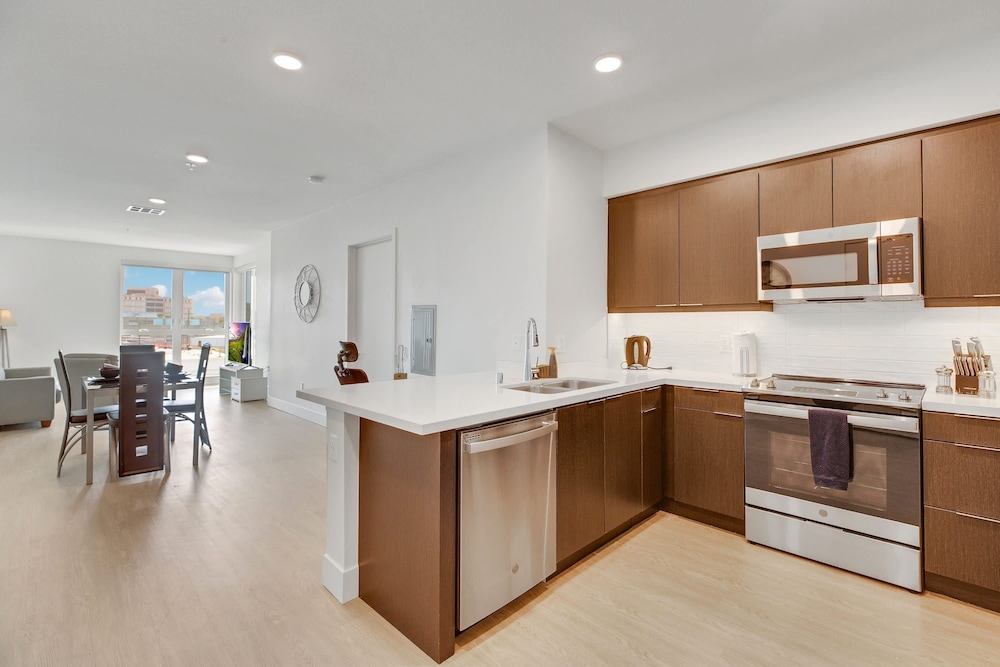 Stylish 2BR Near Dodgers Stadium by Oneluxstay