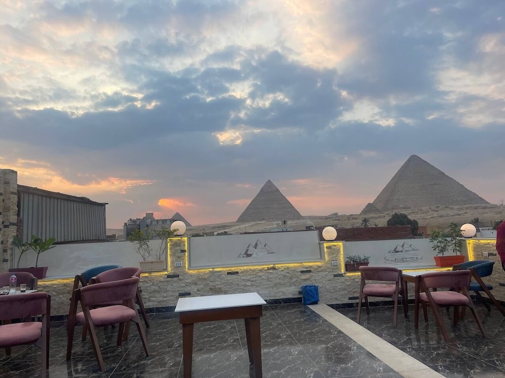 Pyramids Solar Boat Inn