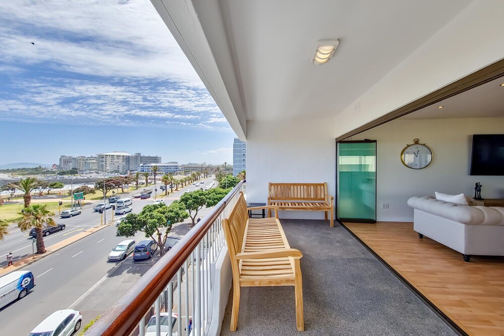 3bed Apartment in Cape Town w Views Ocean Outlook