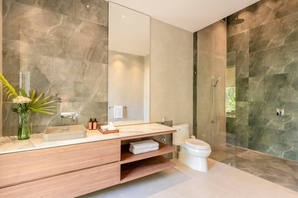 Lux 4bhk w Elevated Pool 3km to Beach Lazy Duck