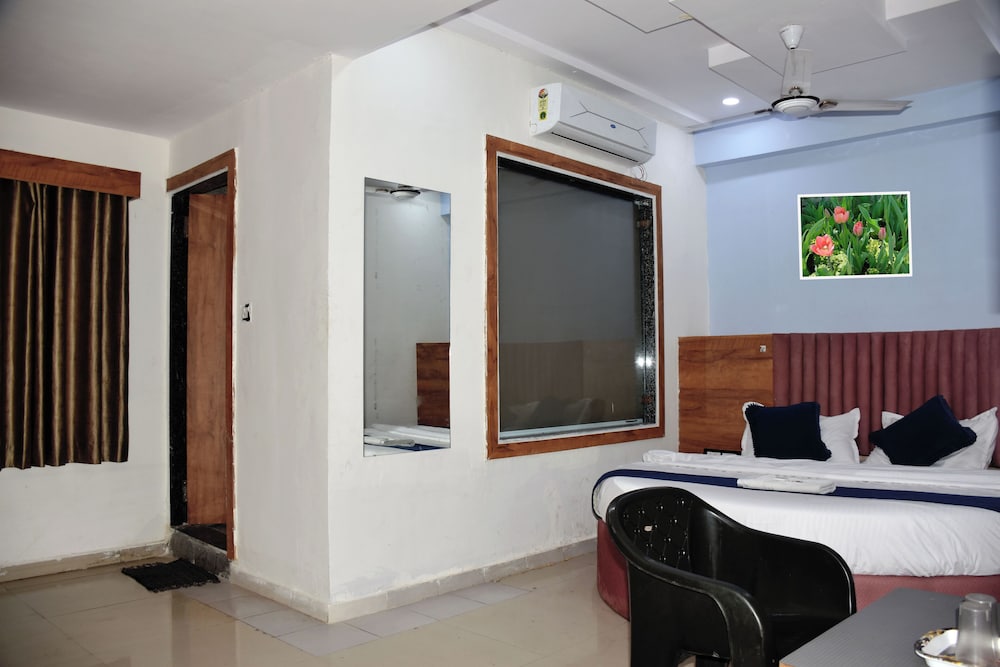 HOTEL DIVYA PALACE
