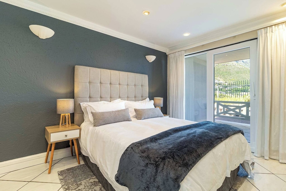 Beachfront Villa, Beach Club, Houtbay