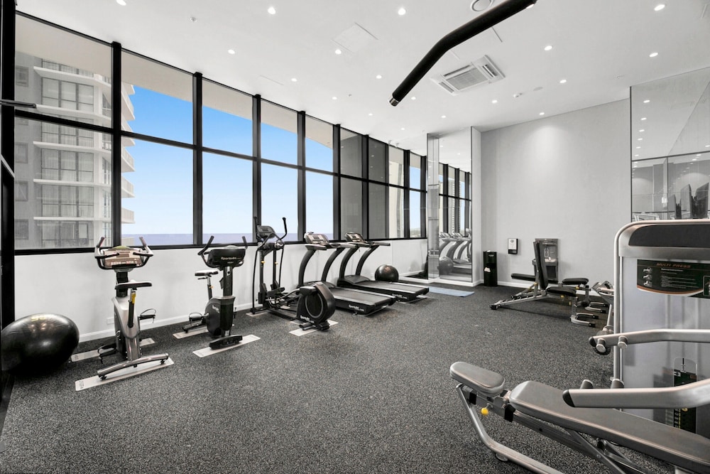 Oceanfront 2-bed With Spectacular View Pool & Gym