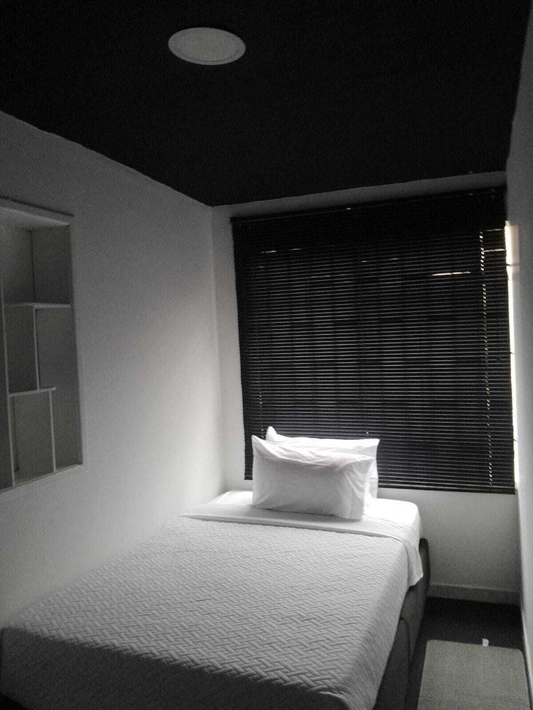 HOTEL CAPITAL