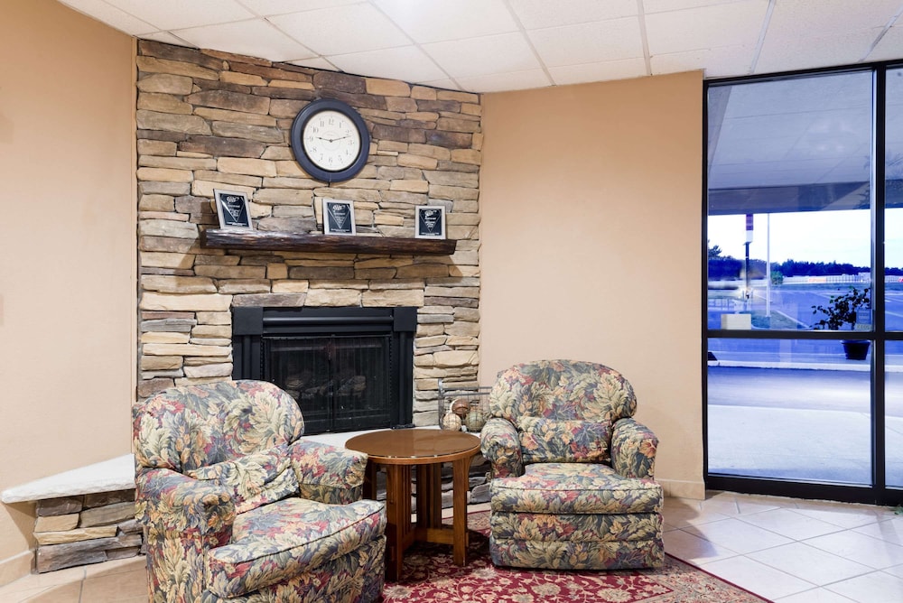 Watertown Vacations - Ramada by Wyndham Watertown/Thousand Islands NY - Property Image 3
