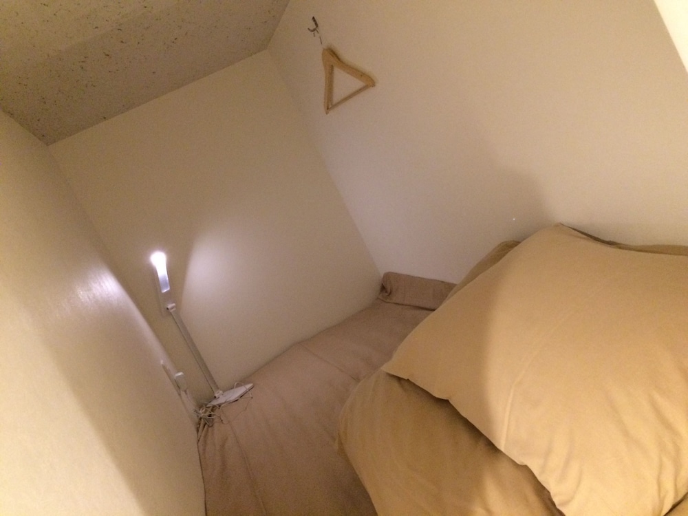 bnb+ Costelun Akiba - Hostel, Caters to Women