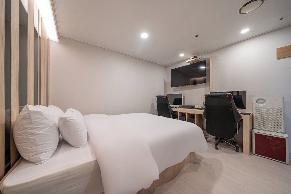 Hwajeong Hotel jun