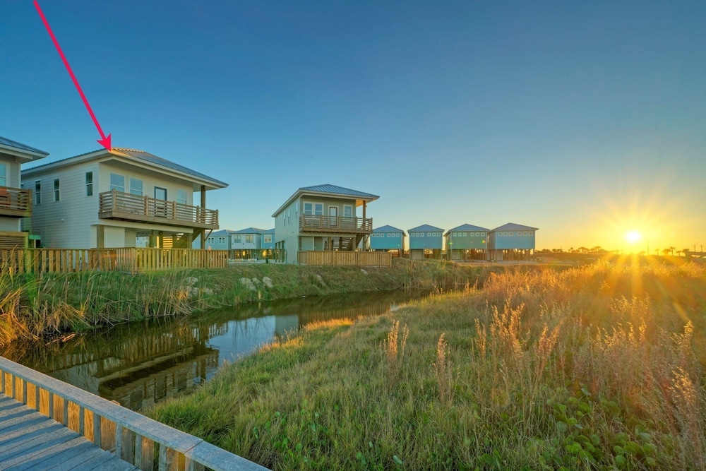 Cart-friendly Boardwalk to the Beach Private Pool Firepit Pond Views Bayview