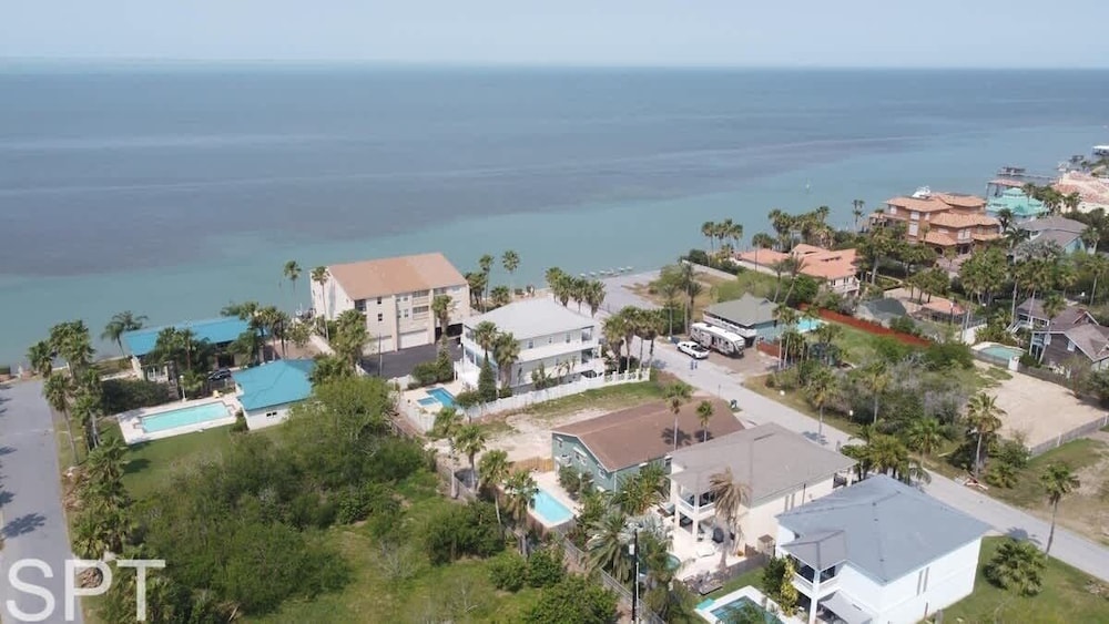 Large 3 Bedr Bay Views Pool Great Deck 3 Bedroom Condo